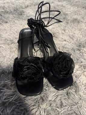 NEW Black Floral Lace-Up Women’s Sandals